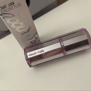 “About Face” Golden Toned Fluid Highlighter